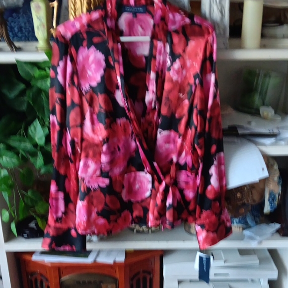 Jones New York Floral Wrap Robe - Black and Pink - Picture 4 of 10